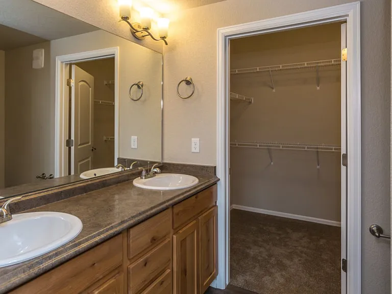 Pelican Bluff Apartments — Photo 20