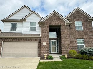 53772 Edgewood Dr, South Lyon, MI 48178