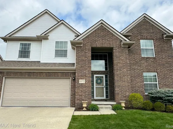 53772 Edgewood Dr, South Lyon, MI 48178