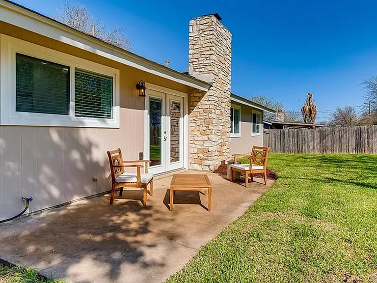 505 Hillside Dr — Photo 3