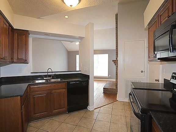 4th image of 5617 Village Arbour Dr