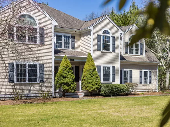 66 Frog Pond Close, Mashpee, MA 02649