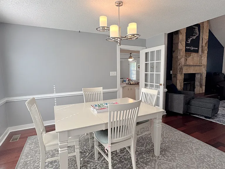 2106 Perry Dr — Photo 4