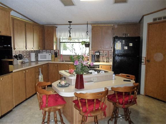 5th image of 2500 Lakeside Dr