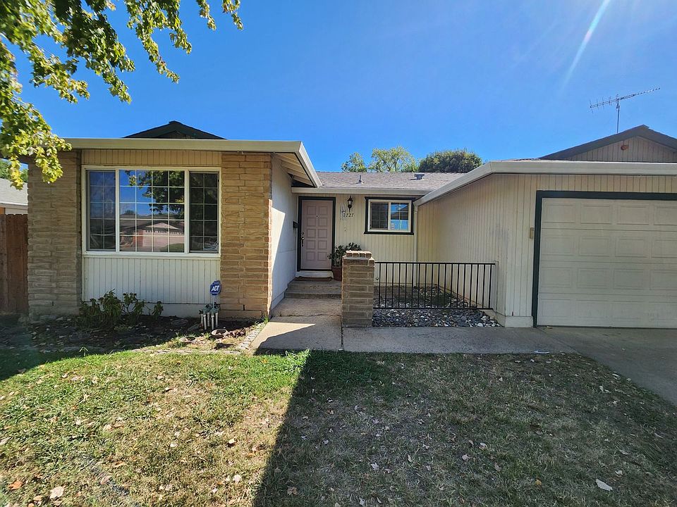 1st image of 2727 Honeysuckle Way
