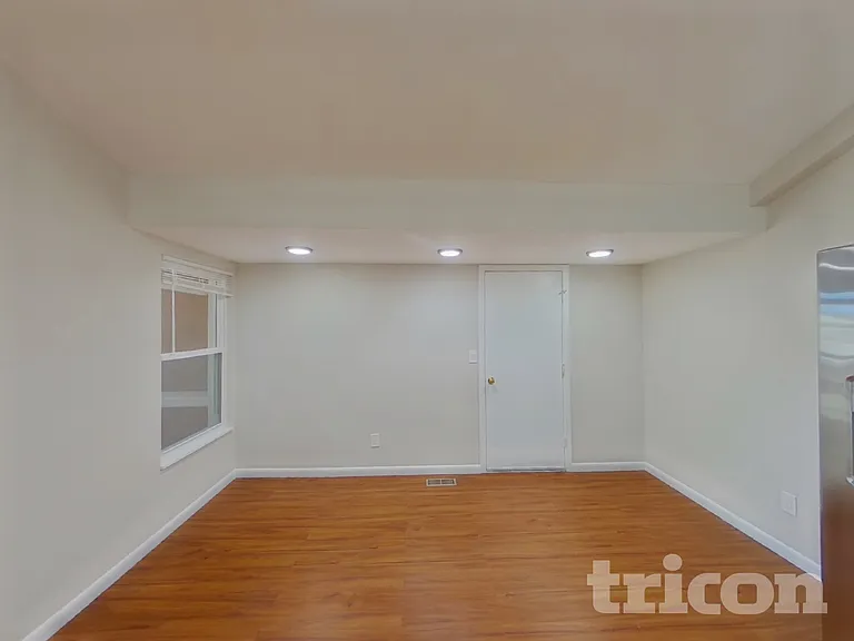 3015 Moonbeam Cir N — Photo 6