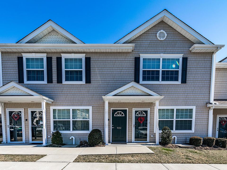 1st image of 922 Willow Ln #2FL
