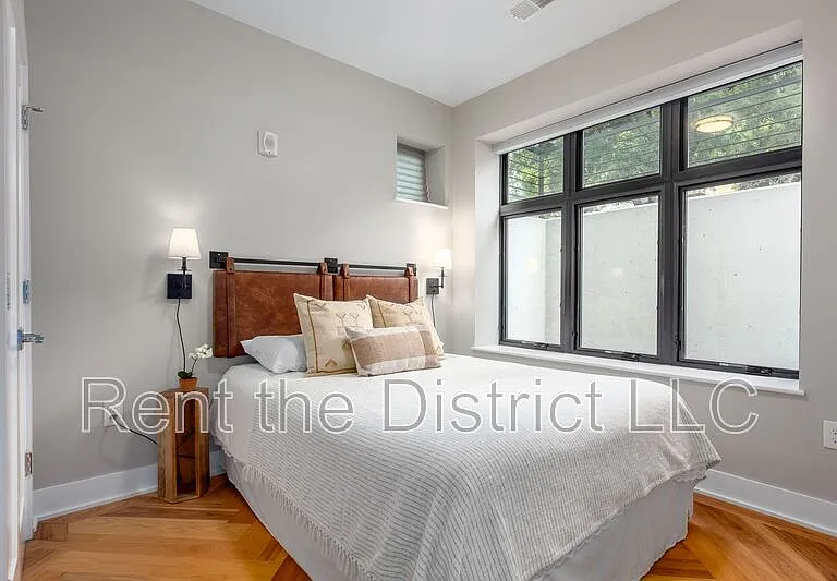 1345 K St SE #T-01 — Photo 8