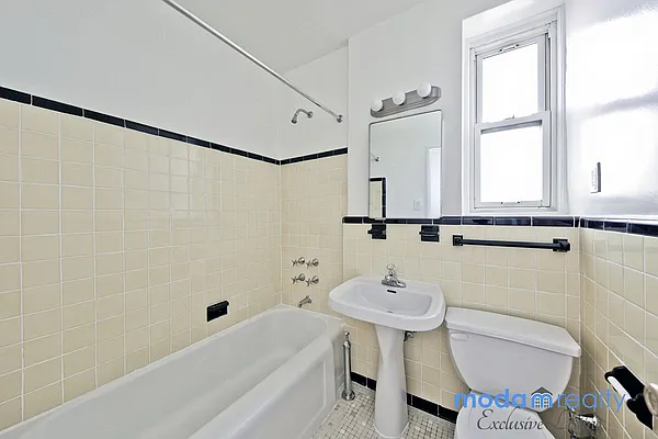 Rented by Moda Realty | media 10