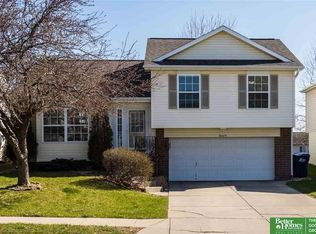 16609 Erskine St, Omaha, NE 68116