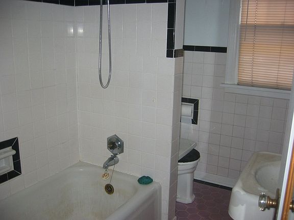 bath w/original tile