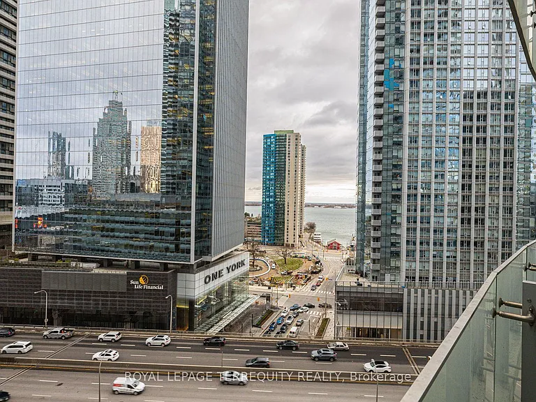 14 York St #1101 — Photo 17