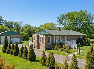 16 Oak St, Ashaway, RI 02804