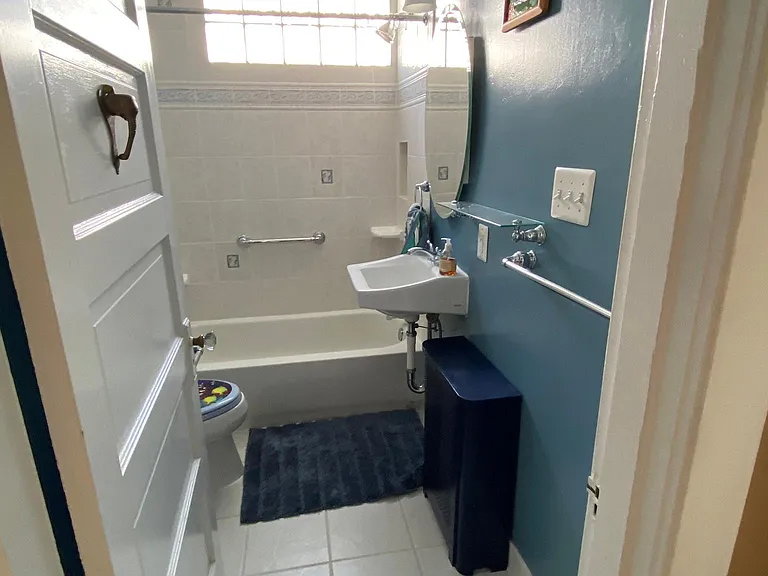 Main level full bathroom