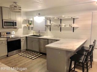 3978 Silver Oaks Dr, Saint Joseph, MI 49085