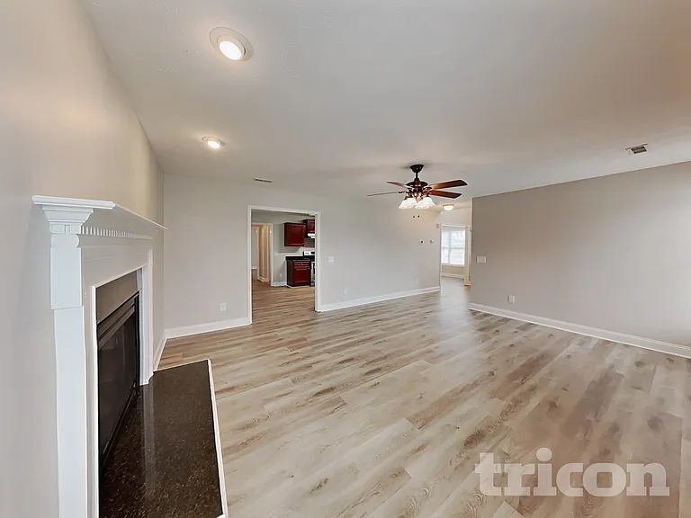 15 Summerseat Way — Photo 2