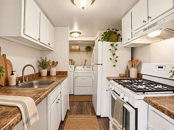 3rd image of 3400 Red Lion Rd #67E