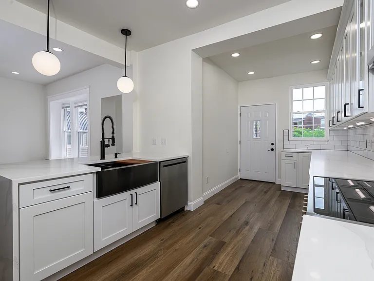 5750 Waterman Blvd — Photo 12