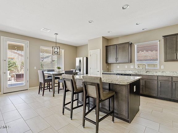 3rd image of 1024 W INDIGO Street