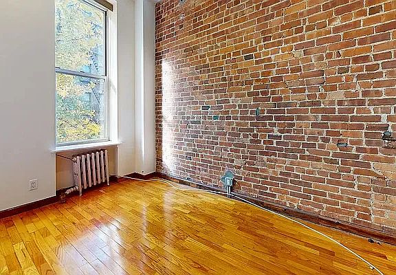 5th image of 349 W 46th St APT 3
