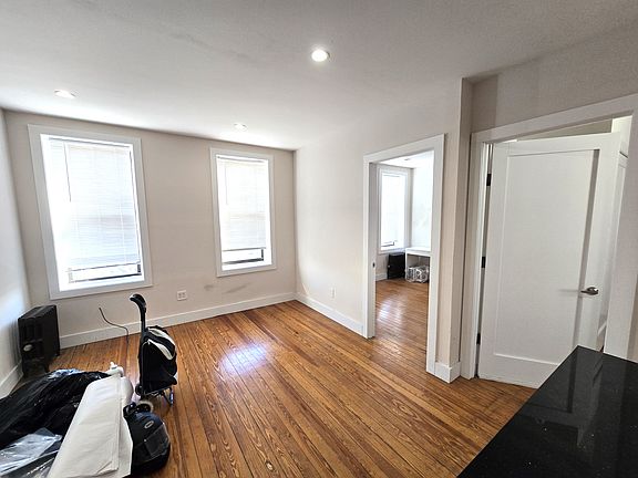 3rd image of 24-20 41st St APT 3F
