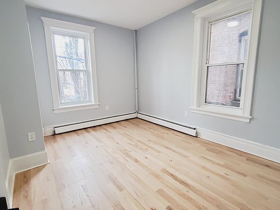 4th image of 81 Bostwick Ave #1E