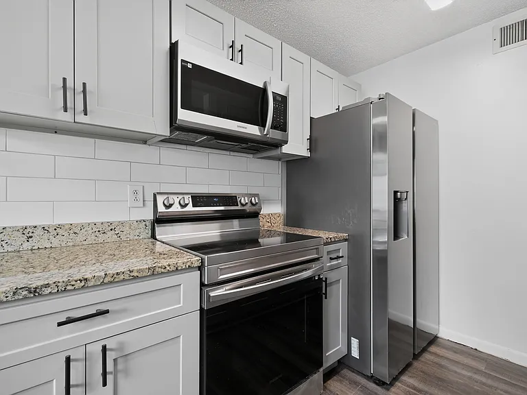 451 Mercury Ave SE #201 — Photo 11