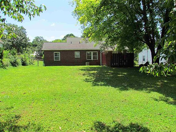 3rd image of 2513 Fairmont Blvd