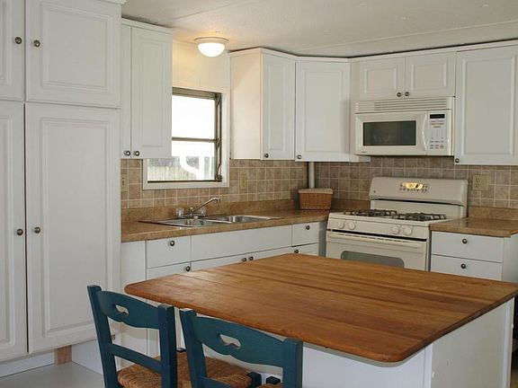 3rd image of 7886 SE Wren Ave