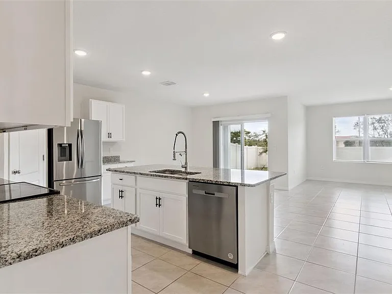 4373 Deleon St — Photo 7