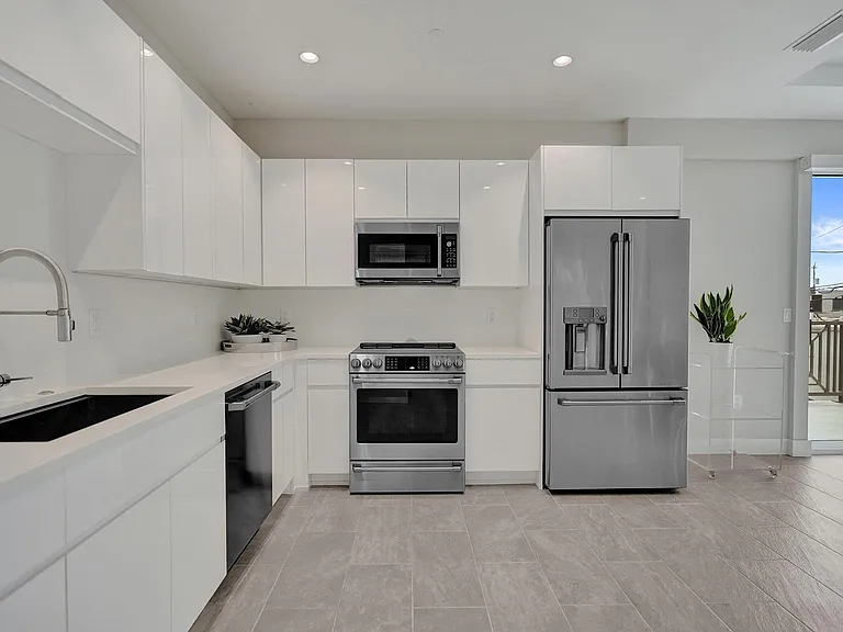 41 SW Seminole St #209 — Photo 8