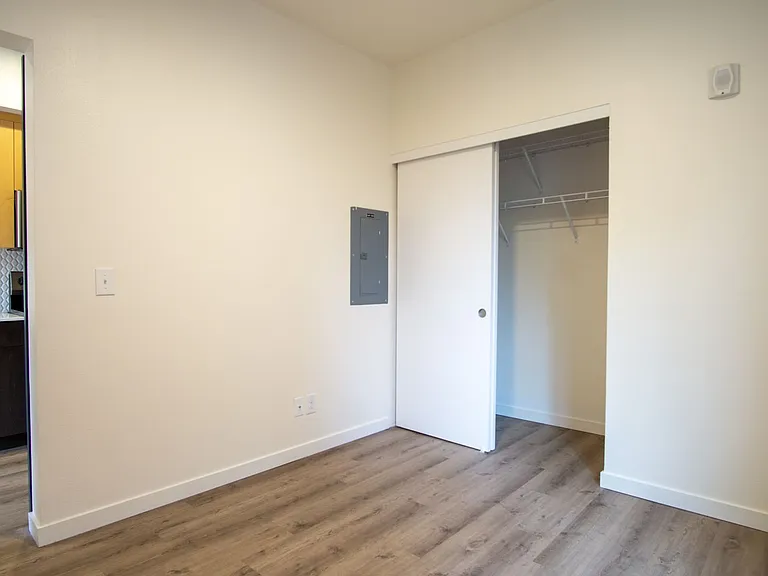 6015 S Virginia Ave #208 — Photo 8