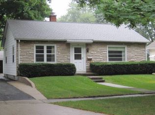 119 Woodlawn St, Geneva, IL 60134