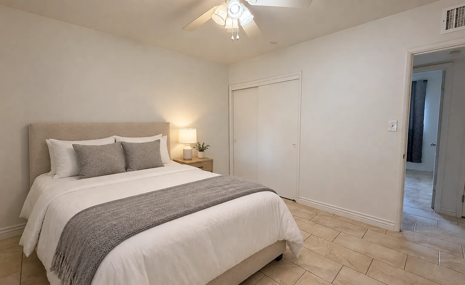 2 bed, 825 sqft, $1,300 — Photo 2