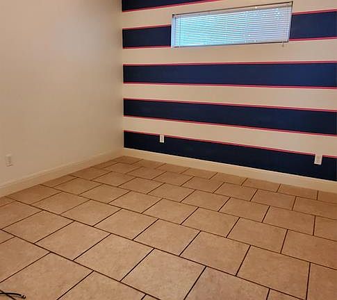4th image of 2690 Oak Manor Dr