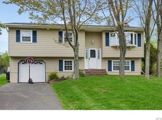 2 Letts Cir, Monroe, NY 10950