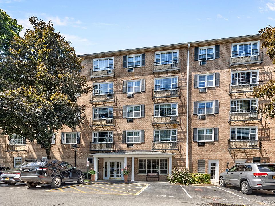 1st image of 2 Consulate Drive #3G