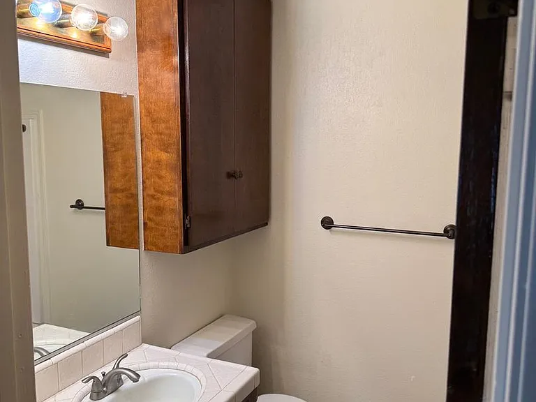 1586 Hawthorne Dr — Photo 13