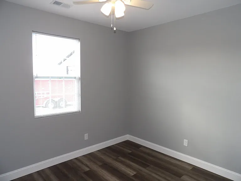 240 E Court St — Photo 30