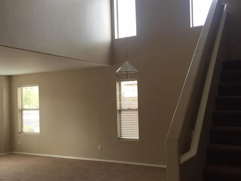 3907 S Soho Ln — Photo 4
