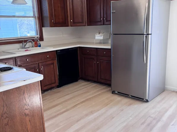 311 E 2nd St, Oglesby, IL 61348