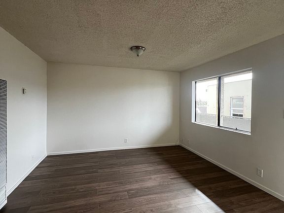5th image of 1950 Chestnut Ave #305