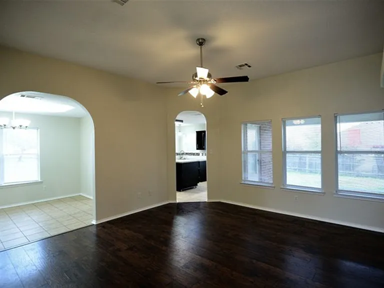 2909 Maria Dr — Photo 2