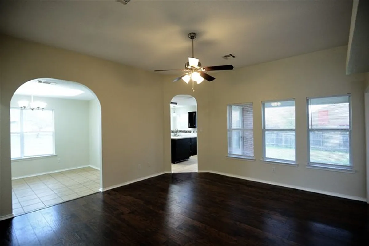 Building Photo - 2909 Maria Dr