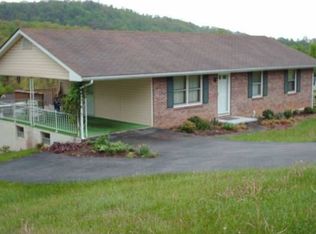310 Mulberry Dr, Christiansburg, VA