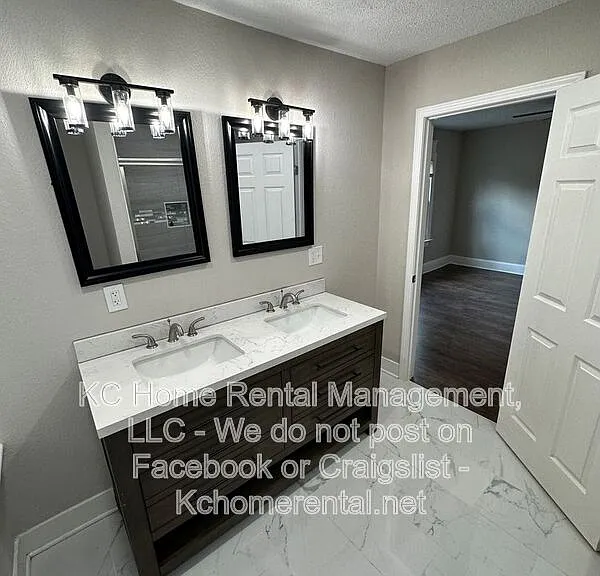 3016 E 32nd St — Photo 38