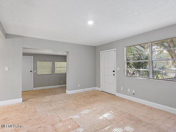 3rd image of 5015 TALLYHO Court