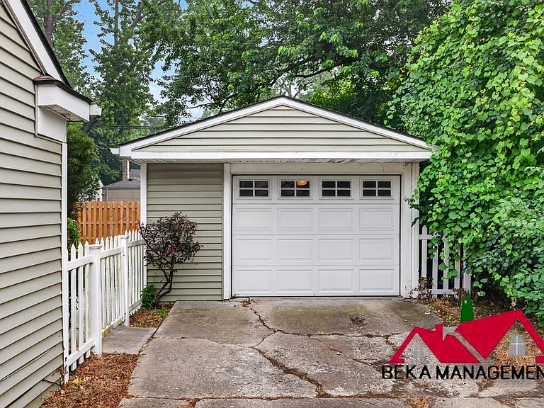 4427 W Forteen Mile Rd — Photo 20