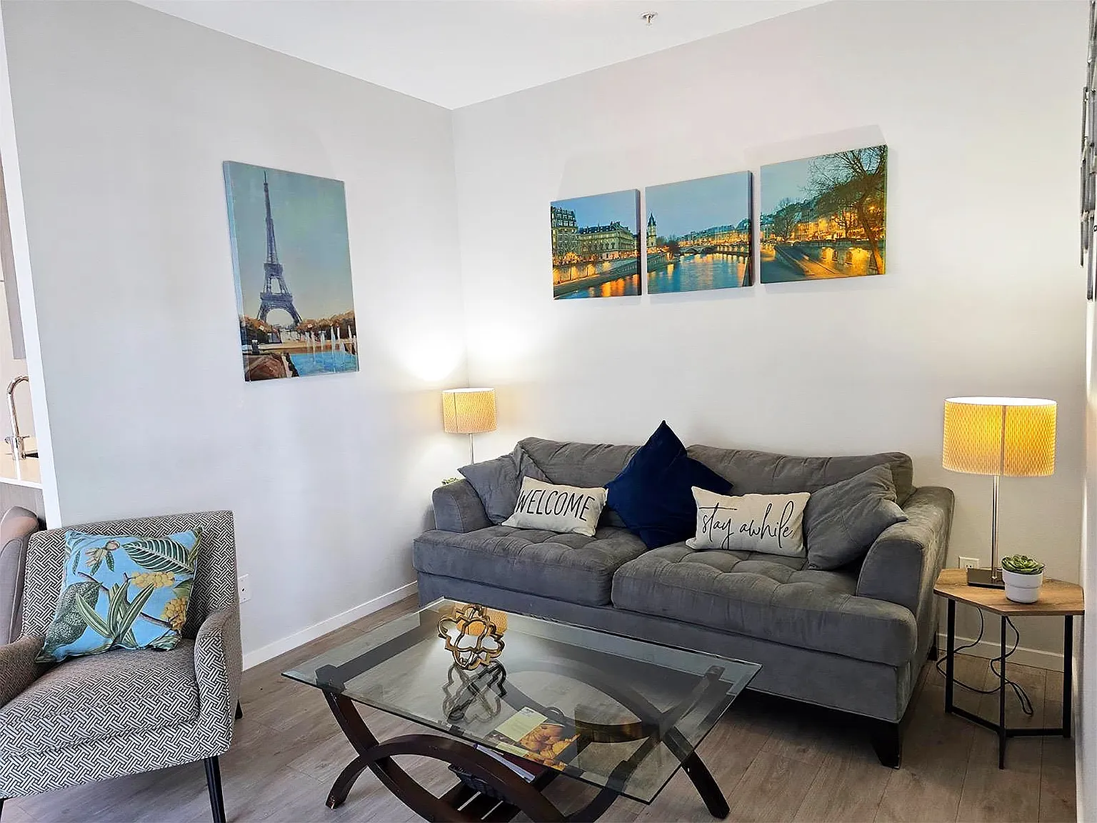 Fully Furnished 2Bed/2Bath in Burnaby near Metrotown — Photo 3
