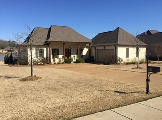 1992 W Wellsgate Dr, Oxford, MS 38655